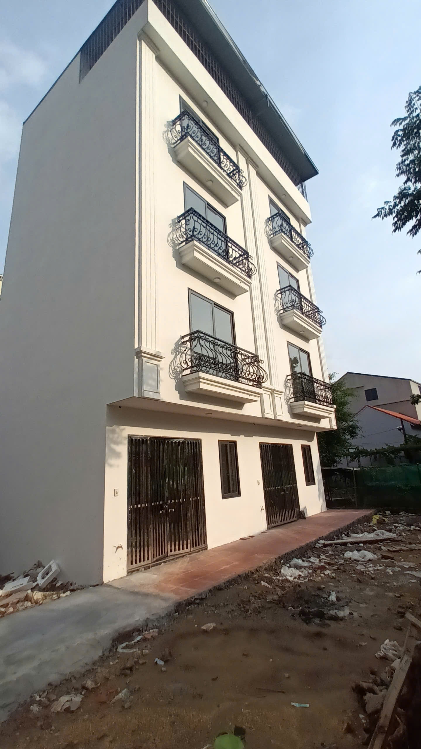 Cần bán nhanh căn nhà 4 tầng 1 tum, tại phố Nguyễn Trục, Bích Hòa, Thanh Oai